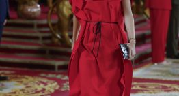 Sofía Palazuelo elige el rojo para convertirse en la invitada más elegante a la recepción del 12 de octubre, día de la Hispanidad