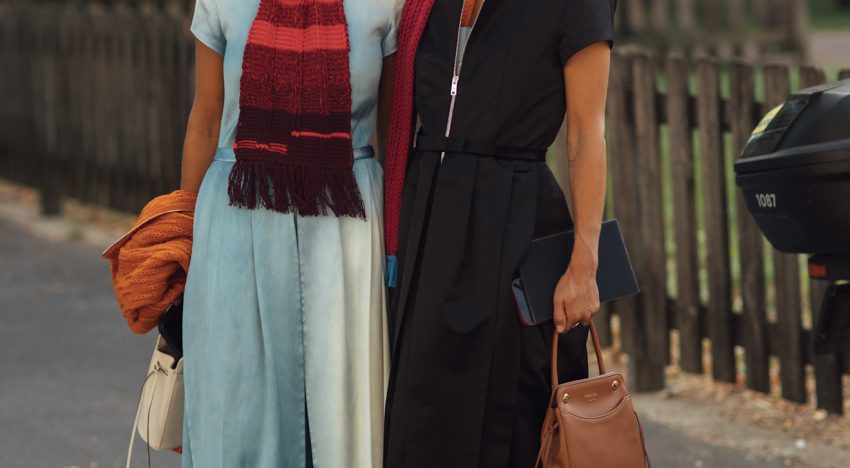 Estrategias de entretiempo: cómo vestir bien con 10 grados por la mañana y 25 por la tarde, en 12 looks estilosísimos