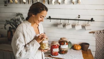 Salena Sainz, nutricionista: «Fermentar ajos con miel tiene una base nutricional interesante, pero hay que diferenciar sus beneficios reales de los que se atribuyen en redes sociales»