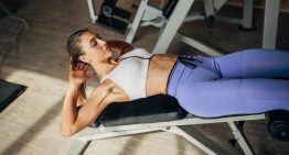 Sergio López López, entrenador: «Para los abdominales en el suelo, no existe ninguna obligación de bajar las piernas hasta el suelo, hay que mantener la posición de la pelvis sin perder el control»
