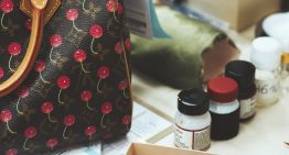 Sin albornoz ni pompas de jabón, pero lo llaman «Bag Spa». Nos adentramos allí donde salen «frescos» y reparados los bolsos joya de Louis Vuitton