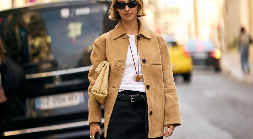 Siete pantalones, faldas y vestidos de Zara y Mango que funcionan con zapatillas y botas, pero que se llevan mejor con los mocasines de ante, tan de moda esta temporada