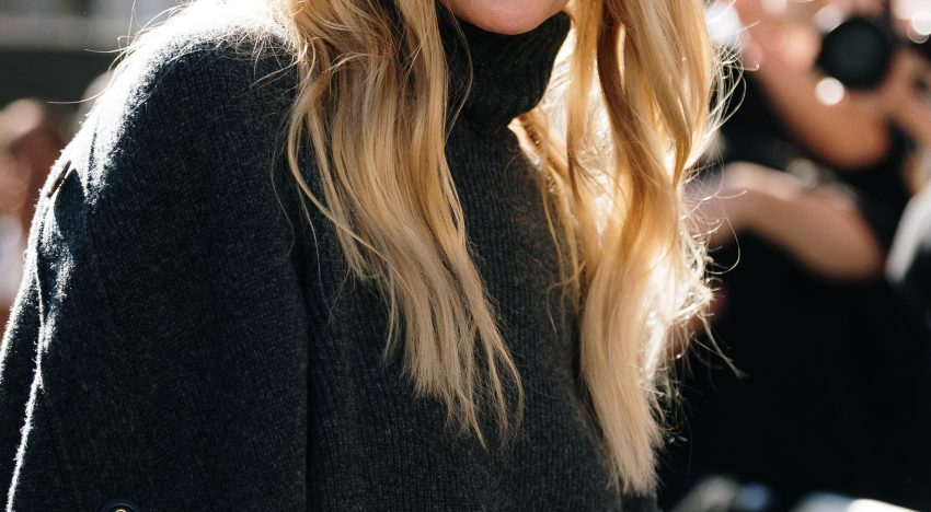 Nuria Aluart, experta en belleza: «A partir de los 50, no apliques el iluminador demasiado cerca de las patas de gallo ni justo sobre la mejilla si hay textura o poros dilatados»