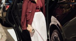 Olvida los pantalones anchos y los vaqueros, acaba de llegar a Zara la falda midi más bonita de la temporada que estilistas y editoras llevaban esperando toda la semana