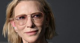 Esther Nieto, maquilladora: «Si llevas gafas, usa lápiz de ojos negro o marrón, aplica máscara de pestañas y pon un toque de sombra reflectante en el centro del párpado para abrir la mirada»