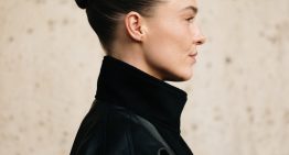 Caroline Greyl, experta capilar, sobre los errores al aplicar la mascarilla de pelo: «Si la extendemos sobre el cabello demasiado mojado, no se aprovechan sus beneficios»