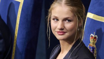 Los looks de Leonor en los Premios Princesa de Asturias: de la pedrería beige a los 14 años a los vestidos y trajes más oscuros de su mayoría de edad