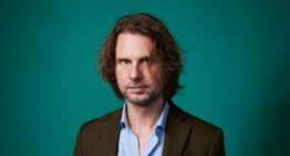 Thomas Schlesser, escritor (48 años): «Amamos las cosas porque sabemos que van a desaparecer. La conciencia de que todo tiene un final es lo que hace que la vida merezca la pena»