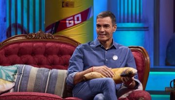 María José Gómez y Verdú, experta en protocolo sobre el look vaquero de Pedro Sánchez en La Revuelta: «El denim puede proyectar cercanía pero pierde efecto si se busca de una manera evidente»