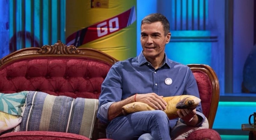 María José Gómez y Verdú, experta en protocolo sobre el look vaquero de Pedro Sánchez en La Revuelta: «El denim puede proyectar cercanía pero pierde efecto si se busca de una manera evidente»