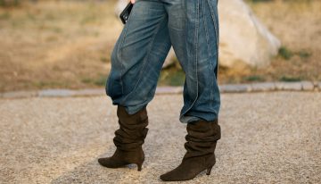 Las botas de tacón sensato que están en todas las tiendas y son perfectas para combinar tanto con vestidos midi como con bermudas sin renunciar a la comodidad