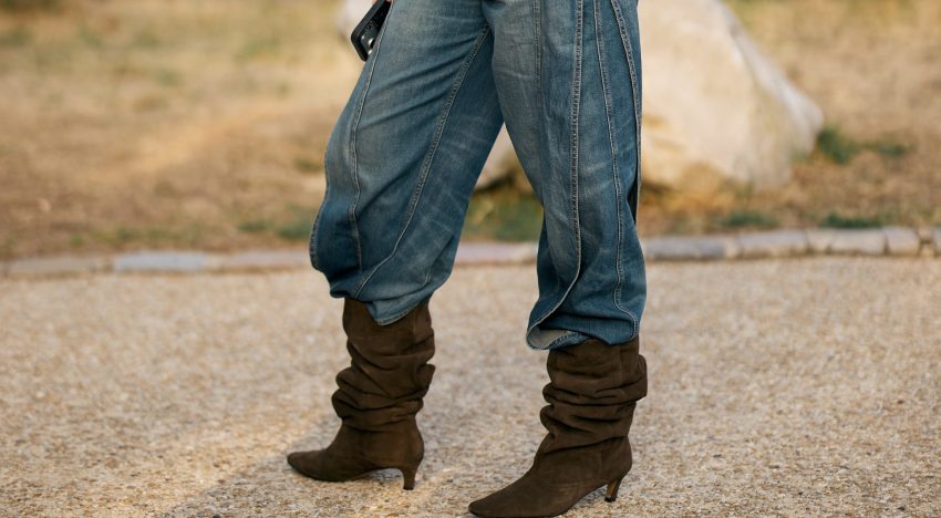 Las botas de tacón sensato que están en todas las tiendas y son perfectas para combinar tanto con vestidos midi como con bermudas sin renunciar a la comodidad