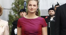 La princesa Leonor con un vestido midi color buganvilla y unos pendientes con mucha historia en los Premios Princesa de Asturias
