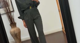 Nuria Roca, sobre su conjunto de camisa y pantalón de vestir gris marengo de marca española que todas queremos llevar a la oficina: «Tiene un corte y una tela espectacular»