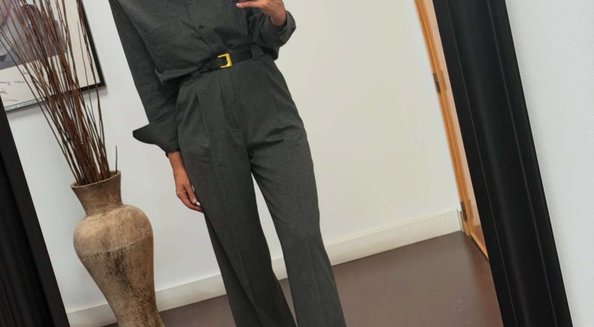Nuria Roca, sobre su conjunto de camisa y pantalón de vestir gris marengo de marca española que todas queremos llevar a la oficina: «Tiene un corte y una tela espectacular»