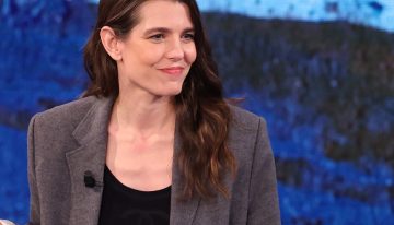 Carlota Casiraghi tiene el uniforme de otoño y el comodín que siempre funciona los días que no sabes qué ponerte