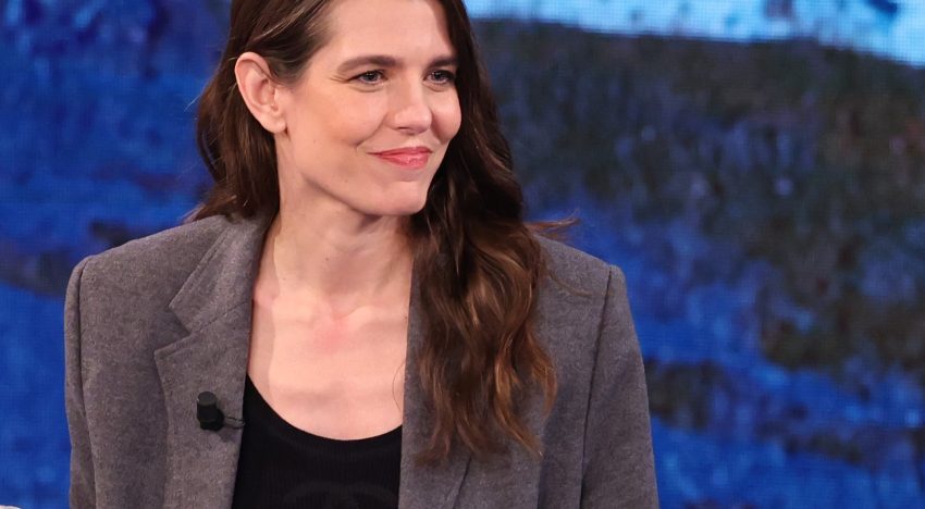 Carlota Casiraghi tiene el uniforme de otoño y el comodín que siempre funciona los días que no sabes qué ponerte