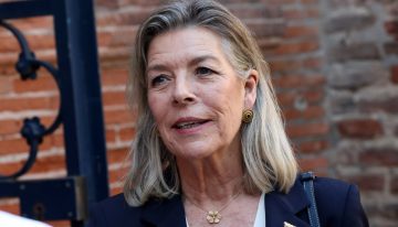 María Roberts, peluquera: «El cabello gris no tiene por qué añadir años. Muchas veces, lo que resta frescura a una melena es un corte que no favorece»