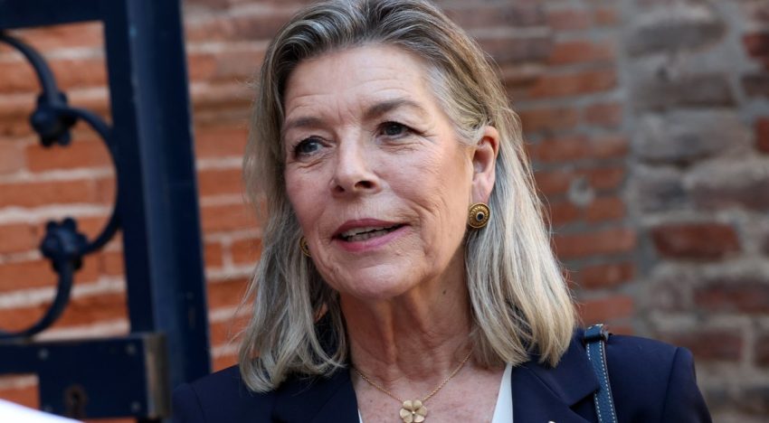 María Roberts, peluquera: «El cabello gris no tiene por qué añadir años. Muchas veces, lo que resta frescura a una melena es un corte que no favorece»