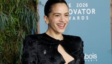 Todos hablan del look de Rosalía en una fiesta en Nueva York, pero nosotras nos fijamos en el vestido de invitada de la modelo favorita de Chanel
