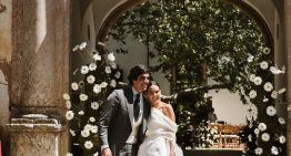 La boda en la Sierra de Tramuntana de Cristina y Pablo: un vestido de inspiración helénica y unas originales cuñas