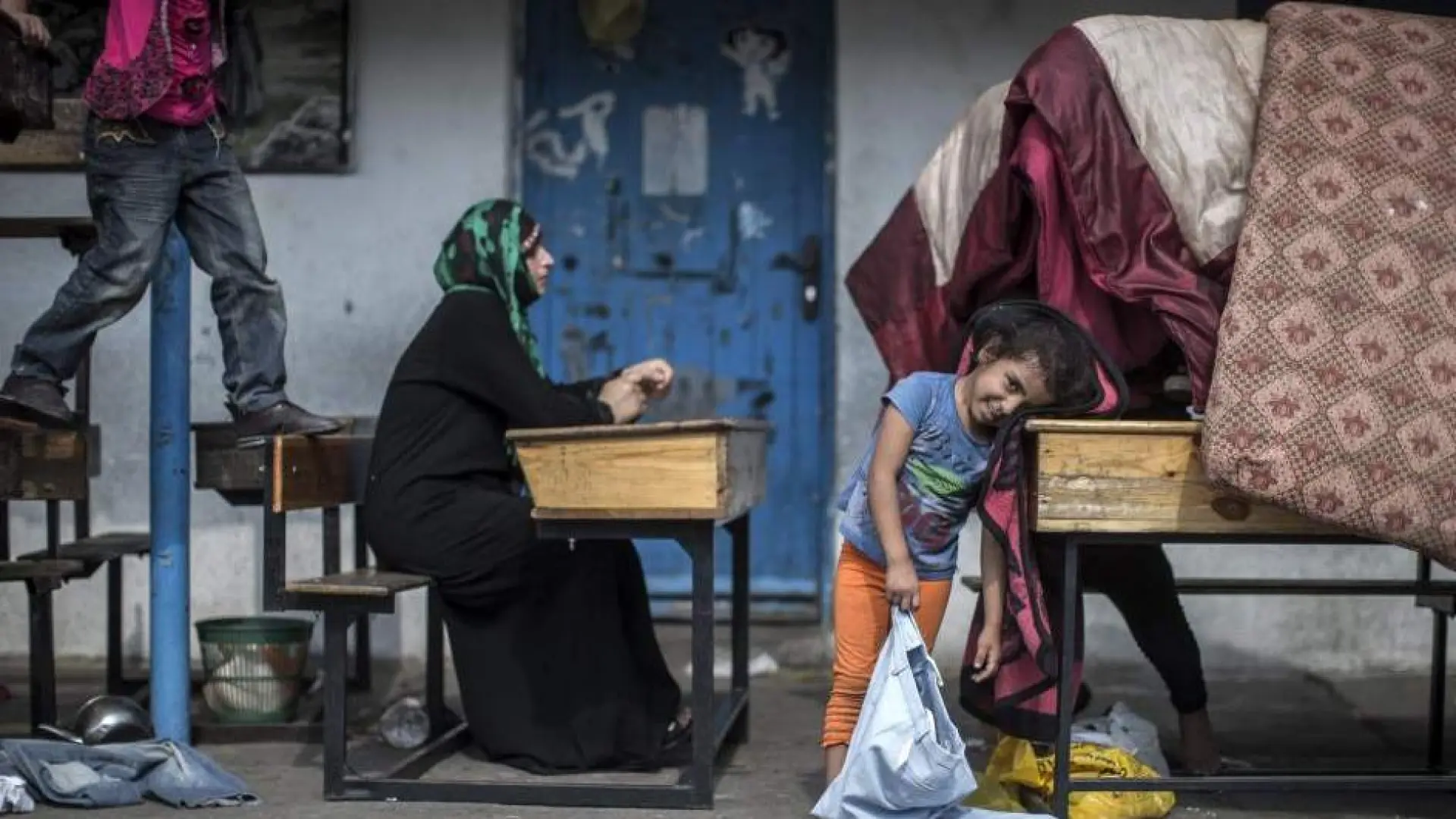 Una maestra palestina en Gaza denuncia amenazas por no enseñar a sus estudiantes a odiar a los judíos: «Te cortaremos la lengua»