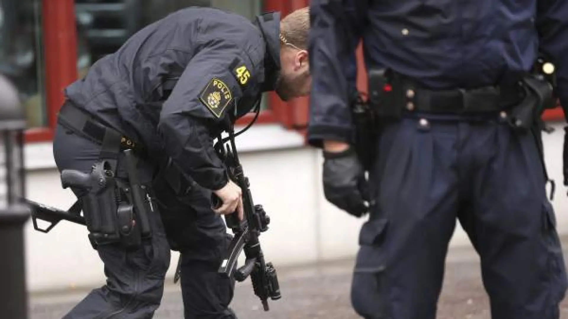 La Policía reduce a tiros a un hombre armado «que actuaba de forma agresiva» frente al Palacio Real de Estocolmo