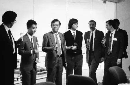Steve Jobs reunido de jóven con ejecutivos japoneses