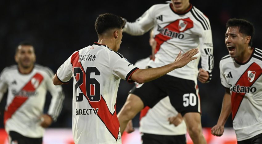 Con un Correa iluminado, River goleó a Belgrano en Córdoba y se metió en playoffs