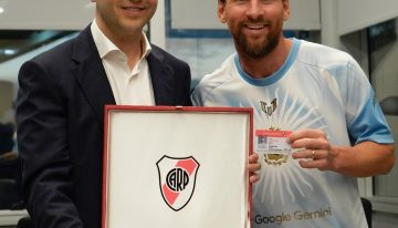 River nombró socio honorario a Messi: el detrás de escena del histórico encuentro y la dedicatoria en una camiseta firmada