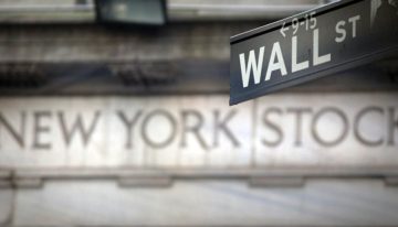 Wall Street opera mixto; presionan expectativas de tasas