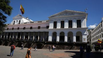 Ecuador registra cortes eléctricos por embalses bajos