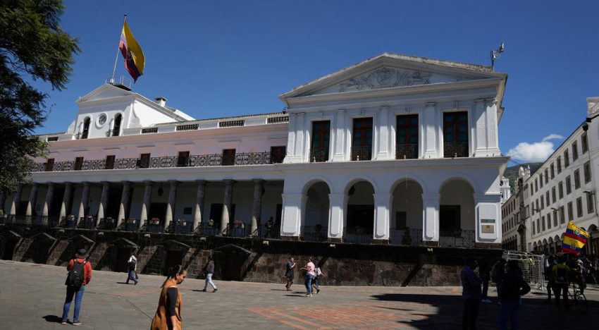Ecuador registra cortes eléctricos por embalses bajos