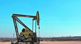 Precios del petróleo bajan más de 2% por menores preocupaciones sobre el suministro