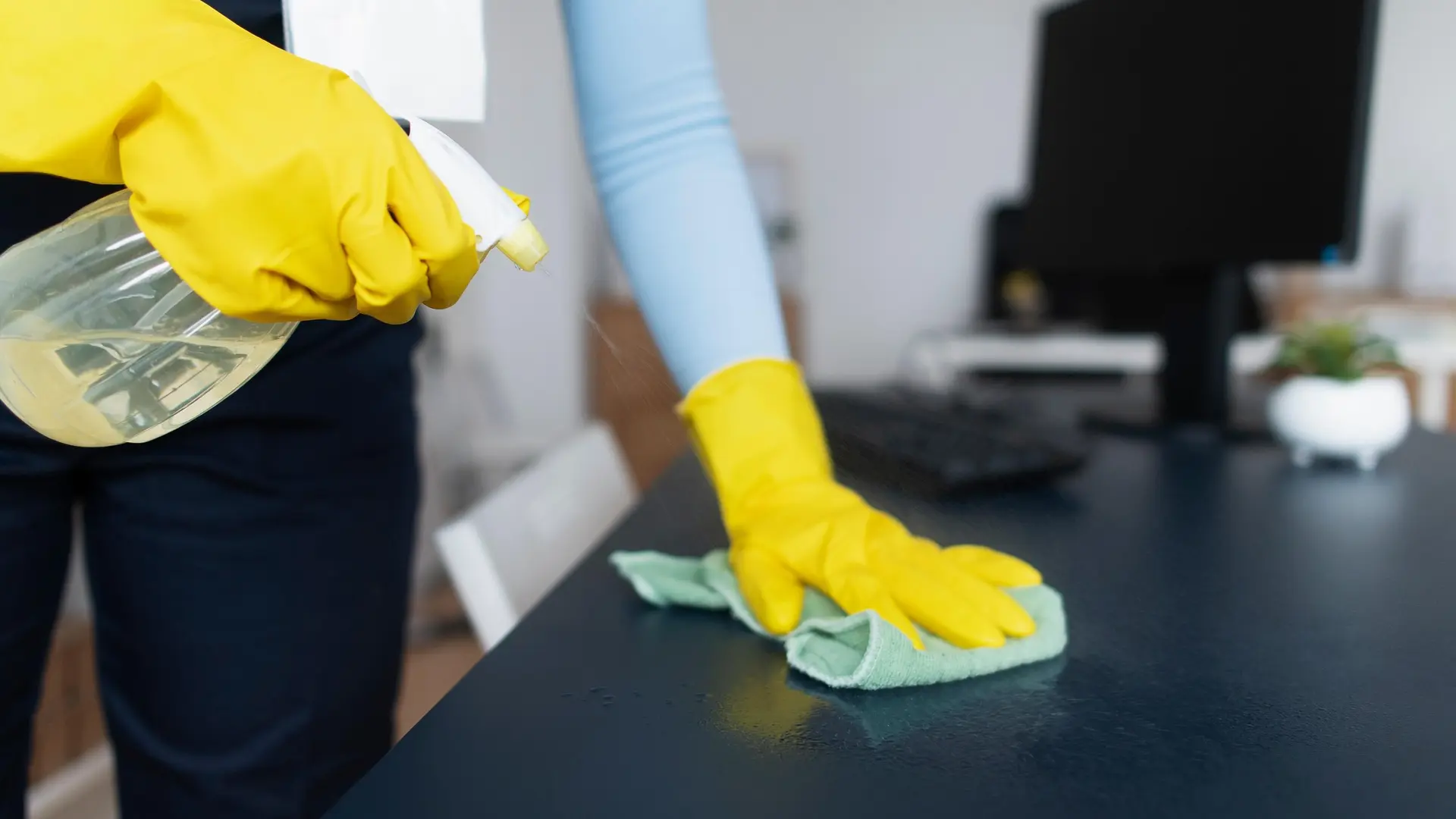 Los investigadores revelan que limpiar la casa con determinados productos contamina tanto como el tráfico
