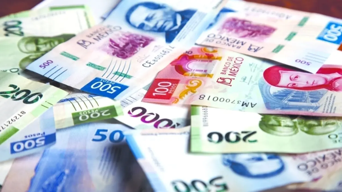 Peso se aprecia dólar cae debajo de 18