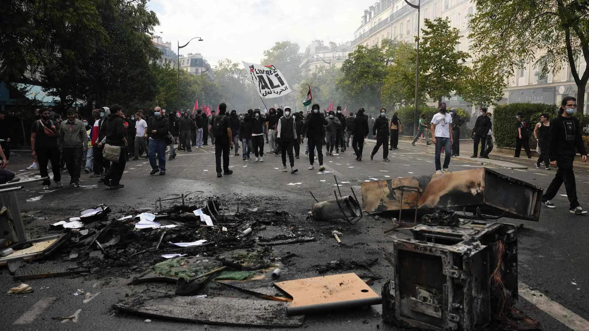Imputan a un policía por romperle los dientes y fracturarle la mandíbula a un estudiante de 14 años durante las protestas en Francia