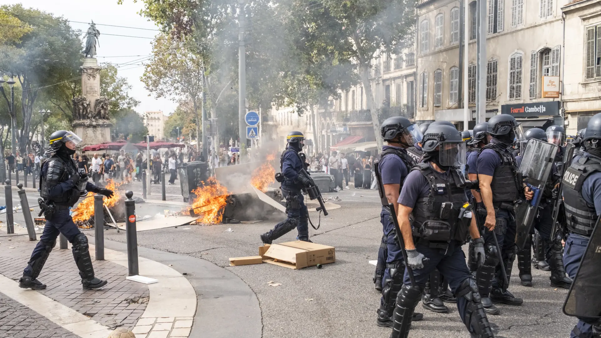 Miles de estudiantes se movilizan en Francia y el Gobierno asegura tener la situación bajo control pese a la «violencia inédita»