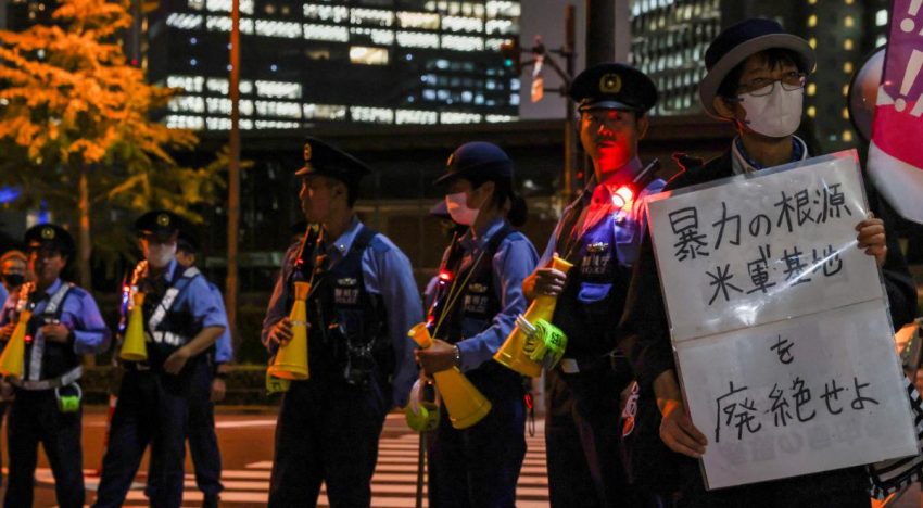 Imponen toque de queda y prohíben el alcohol a los soldados de EU en Okinawa tras un asesinato