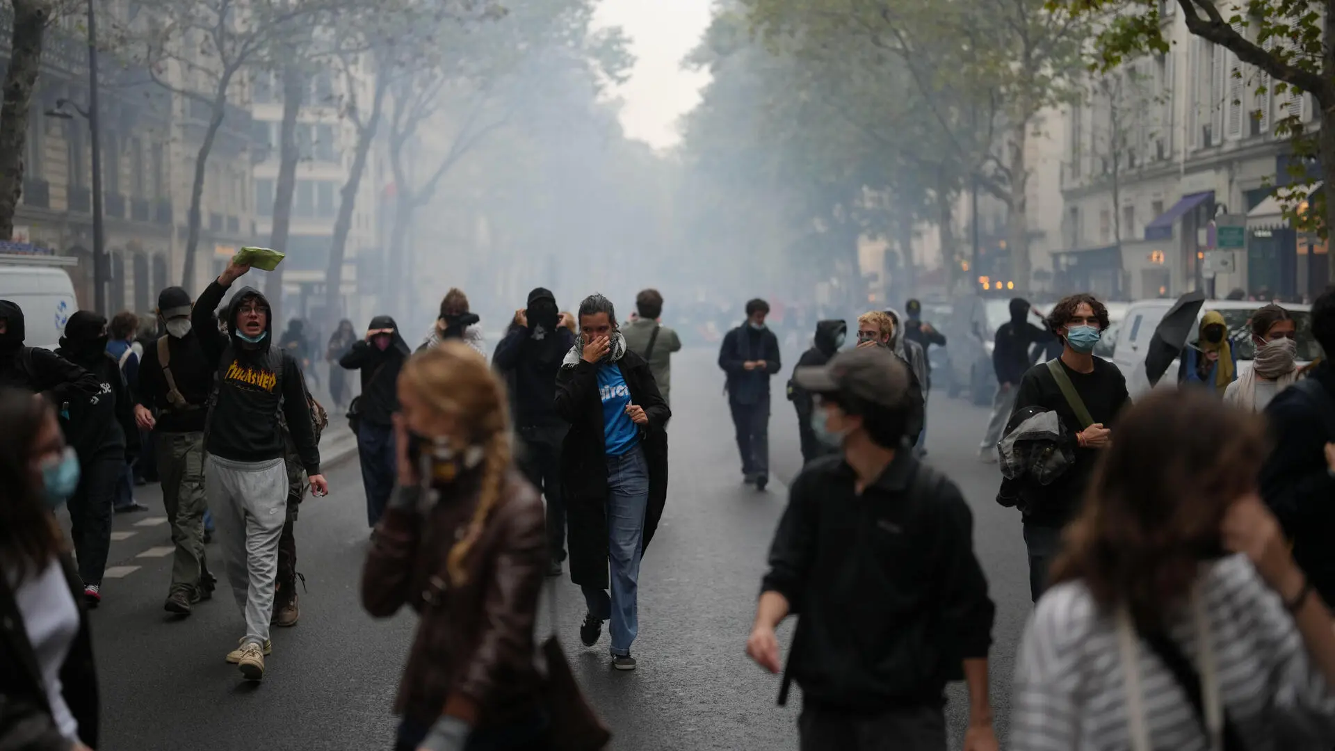 Disminuye el número de institutos bloqueados en Francia tras la suspensión de las clases por la oleada de protestas