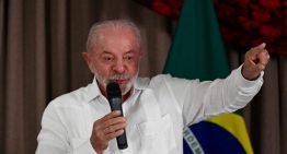 Lula elimina temporalmente los impuestos a la gasolina en Brasil a dos semanas del balotaje