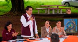 En Michoacán, Mario Delgado encabeza asambleas informativas con docentes y familias sobre regulación de dispositivos digitales