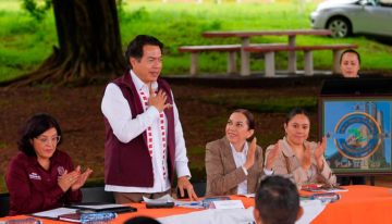 En Michoacán, Mario Delgado encabeza asambleas informativas con docentes y familias sobre regulación de dispositivos digitales