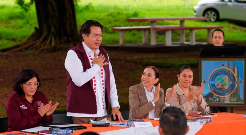 En Michoacán, Mario Delgado encabeza asambleas informativas con docentes y familias sobre regulación de dispositivos digitales
