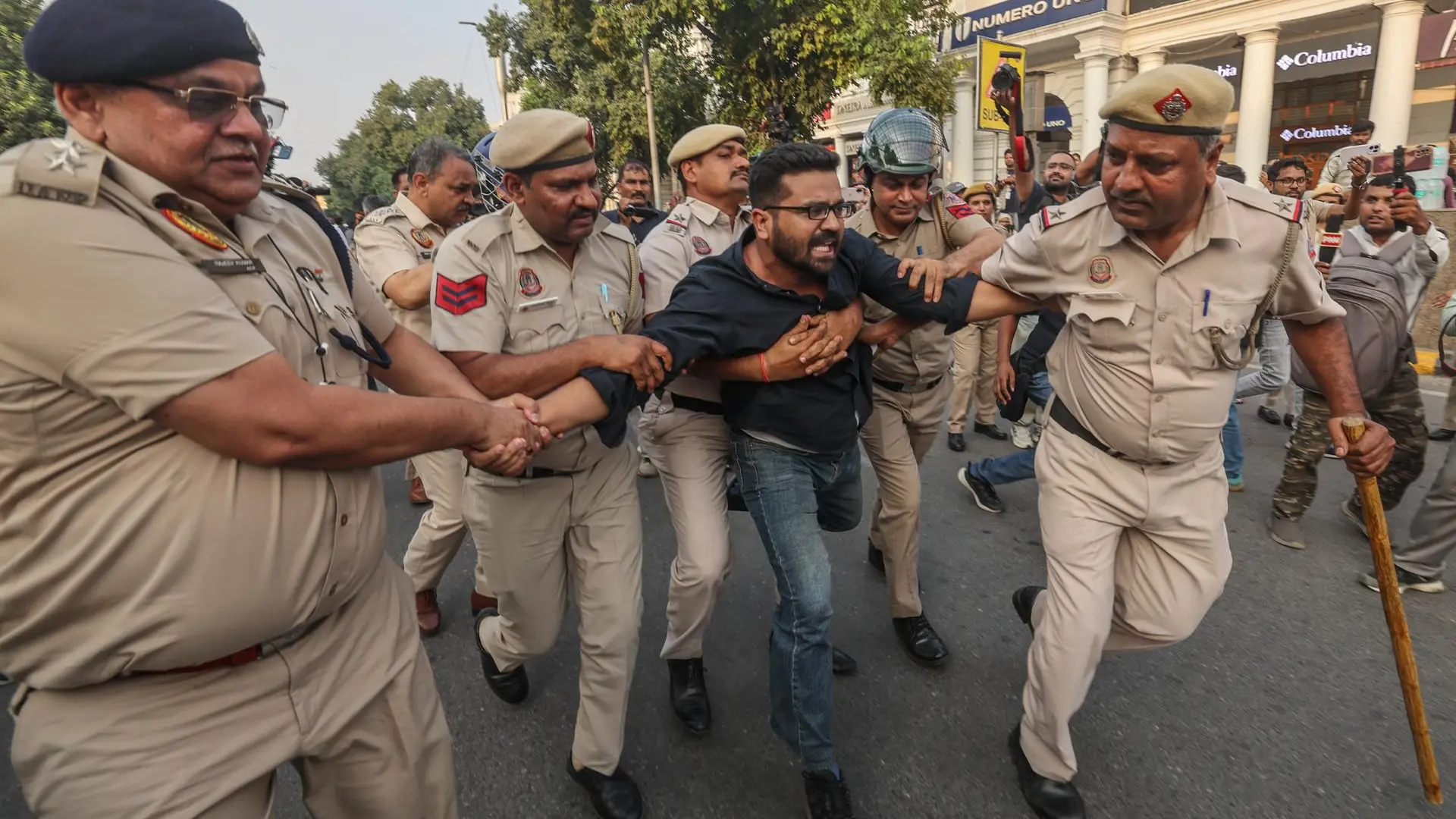 Varios heridos y más de 1.000 detenidos en la protesta de la generación Z en la India
