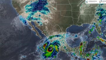 Huracán Simon se posiciona a 135 km de Manzanillo; sigue acercándose a México causando lluvias extraordinarias