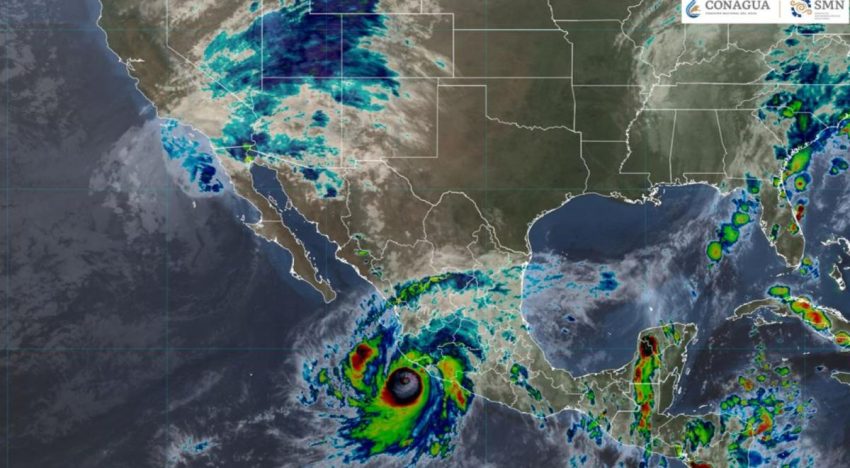 Huracán Simon se posiciona a 135 km de Manzanillo; sigue acercándose a México causando lluvias extraordinarias