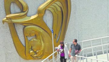 Trabajadores y jubilados del IMSS protestan frente a Segob; exigen destitución de Rafael Olivos