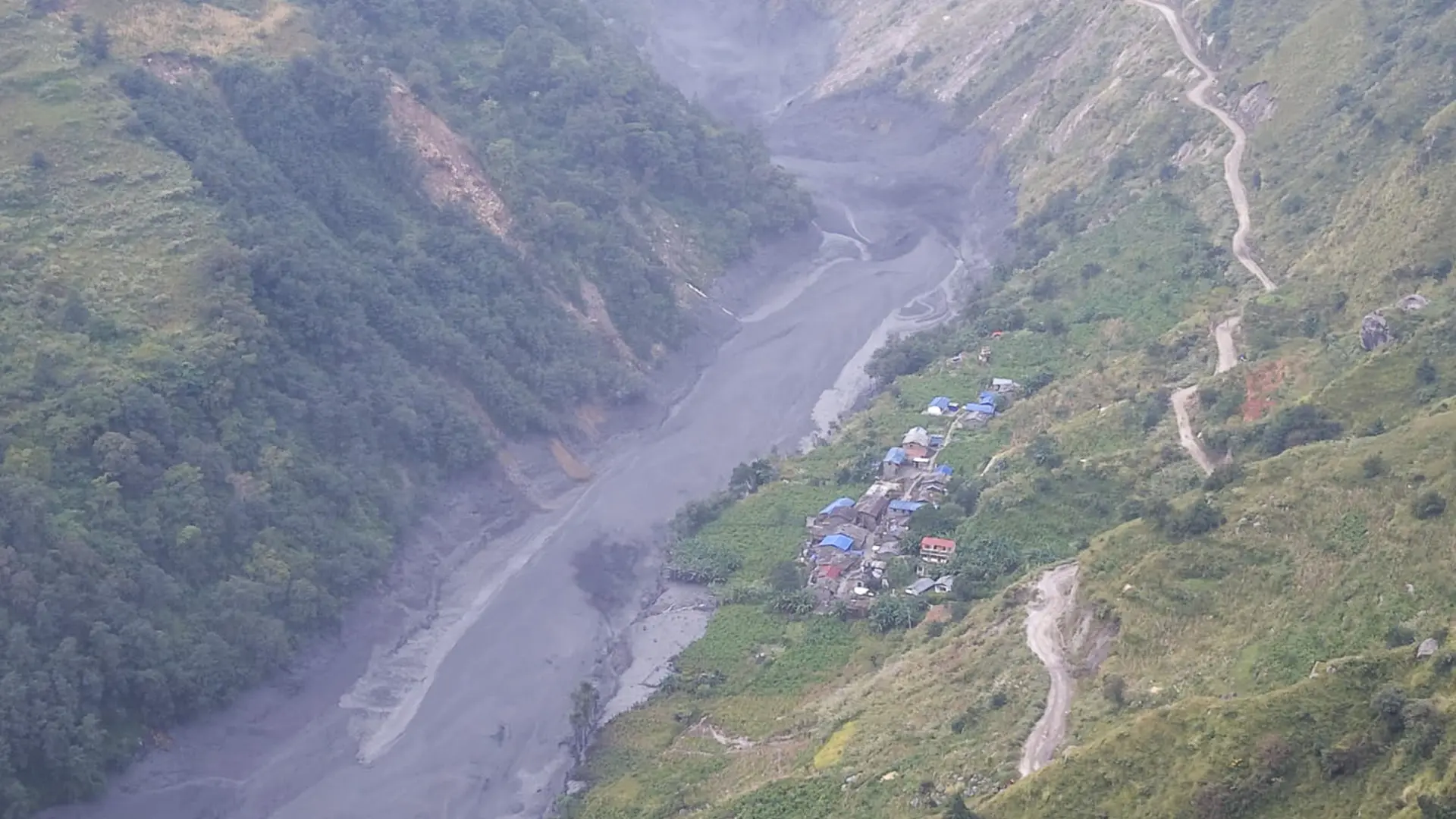 Atrapados 150 turistas extranjeros en una zona montañosa de Nepal tras la devastadora riada del domingo