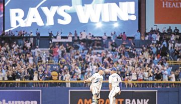 Freddy Peralta impulsa a los Rays a empatar la serie contra los Guardians